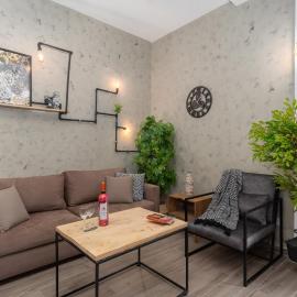 Phenom 1-Bedroom Apartment in Mar Mikhael, хотел в Al Mudawwar