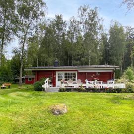 2 Bedroom Beautiful Home In Växjö, Hotel in Växjö