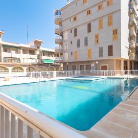 Cozy Apartment In Torrevieja With Swimming Pool, hotel in Torrevieja