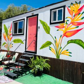 Bird of Paradise Retreat with stunning mountain views, hotel v destinaci El Cajon