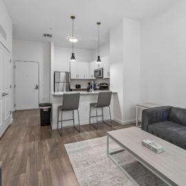 Boulevard Stays Modern Tempe 1BR ASU Pool Gym 02
