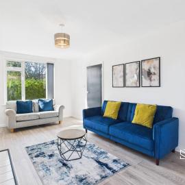 Modern 3 Bed Home Near QA Hospital, Sleeps 7