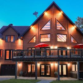 Chalet Bluesky-Chertsey, hotelli kohteessa Chertsey