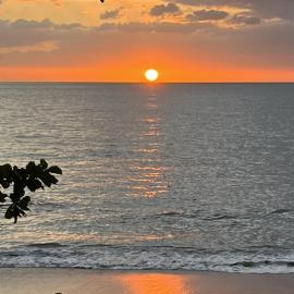 Oceanview Coastal Retreat - 2BR Getaway, Hotel in Mayaguez