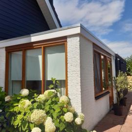 Knus en compleet 2-persoonsappartement vlak bij zee, met tuin en airco
