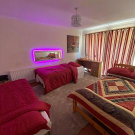 Large Stylish 3 Bedroom in Chatham, hotel in Chatham