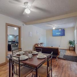 Charming Casita with 3br with Parking & Wifi!, Hotel in Albuquerque