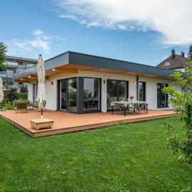 Moderner Bungalow in Seenähe, khách sạn ở Hard