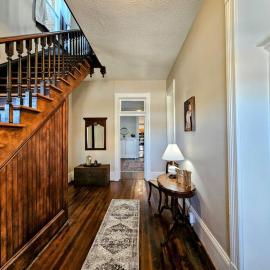 Brickhaven: Bristol's Landmark 1880s Brick Home, Hotel in Bristol