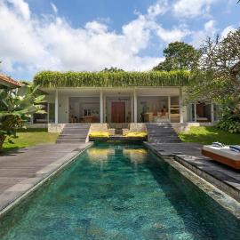 Villa Reina by SooBali - Spacious & Modern near Canggu with Butler-Cook, Private Pool and Tropical Gardens, Hotel in Kerobokan
