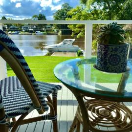 Duckys Lodge A Cozy Absolute Waterfront Retreat
