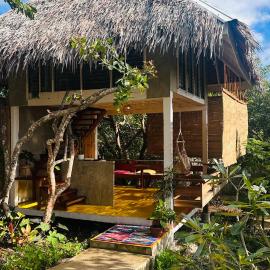 Chalet, Free Suzuki Jimny 4x4, Port pick-up and drop-off service, and Unlimited Massage Chair Use, hotel a Maria