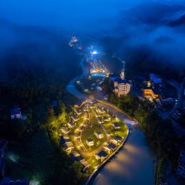 ZhangJiaJie Peak&Creek Resort-Free Infinity Pool-Near the Ticket Gate-Stream Exploration Experience, ξενοδοχείο σε Zhangjiajie