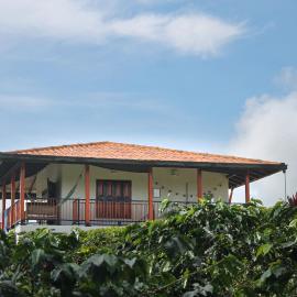 Finca La Coqueta Coffee Farm Stay near Filandia โรงแรมในฟิลานเดีย