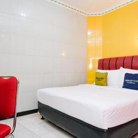 Urbanview Hotel Mawar Sharon near Alun Alun Batu