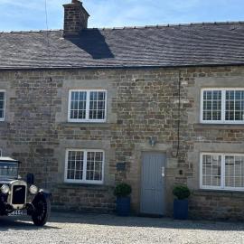Farmhouse - Sleeps 6 - Near Alton Towers Peak Dist, hotel in Waterfall