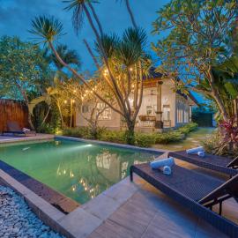 Spacious Villa with Pool & Garden - Central Location: Kerobokan şehrinde bir otel