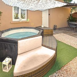 Maisonnette Avec Jacuzzi, hotel i Mazan