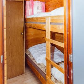 Retro mobilehome Buurgplaaz, hotel in Wincrange