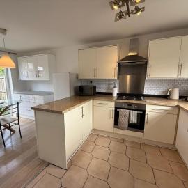 Contractors, Private Driveway for Multiple cars, Wifi, Long Stay