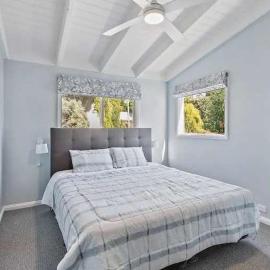 Beautiful hill side house, hotel i Royal Park