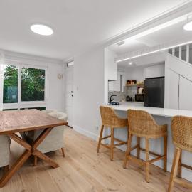Stylish 2-Bed Townhouse in Leafy Hyde Park، فندق في Unley