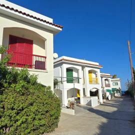 Barefoot Beach House, hotel din Larnaca