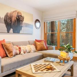 Basecamp Stays: Upscale Getaway Shuttle Hot Tubs