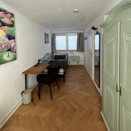 Private Zimmer mit Küchennutzung und in Rheinnähe, hotel in Bonn