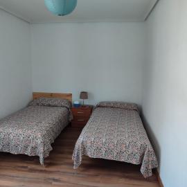 Acogedora habitación privada en piso familiar con baño compartido