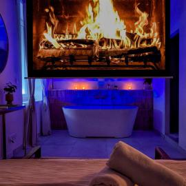 Suite romantique avec jacuzzi et cinéma privé - Suite Meraki, Hotel in Saint-Étienne