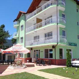 Family Hotel Panorama, hótel í Sarnitsa
