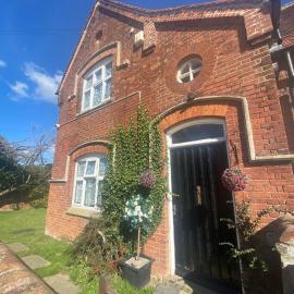 4 Bedroom School House