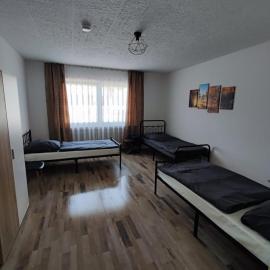 Dreibettzimmer mit Gemeindschaftsbad, hotel in Vlotho