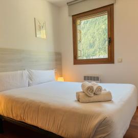 Barthe Holidays I Apartamento moderno 5PAX en Arinsal I Ideal para familias, Parking I Font Blanca, hotel in Mas de Ribafeta
