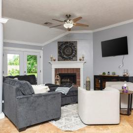 Home in League City, TX with firepit & grill