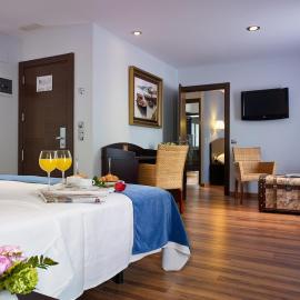 Viesnīca Hotel 40 Nudos pilsētā Avilesa