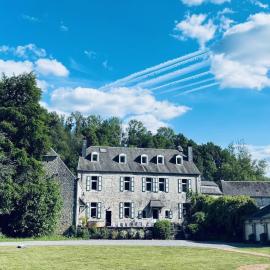 Castle in Ferrières with Pond Garden, hotel in Ferrières