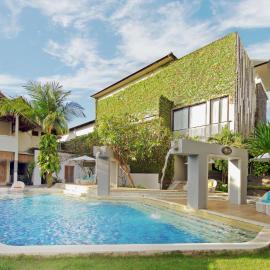 18 Suite Villa Kuta, hotel i Kuta