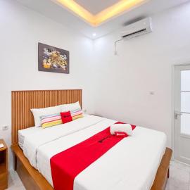 RedDoorz near Alun Alun Tanjunganom Nganjuk 2, hotel en Warujayeng