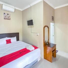 RedDoorz at Kamulyan Guest House Borobudur, hotel en Sekatonan