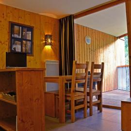 Appartement cosy à Montchavin, ski au pied, 2 pièces, terrasse, parking inclus, proche commerces., hotel v destinaci Bellentre