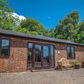Rural Farm Cottage nr Canterbury - logburner, parking, 2bed and 2bath -idyllic setting