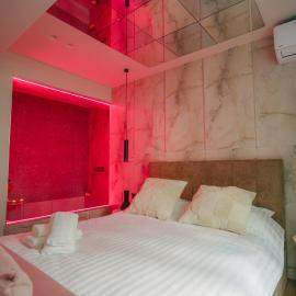 Larisa में, होटल Love room & Spa