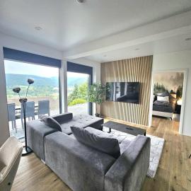 Moderne 3-Zimmer-Wohnung mit Panoramablick, hotell i Biedenkopf