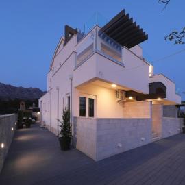 Villa with Heated Pool