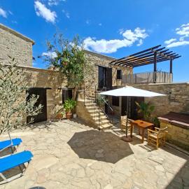 Kleanthis House, hotel in Tochni