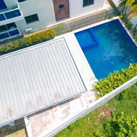 Luxurious Apartment with pool near airport