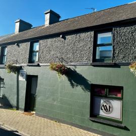MJ O'Connor's Guesthouse، فندق في مقاطعة ليتريم