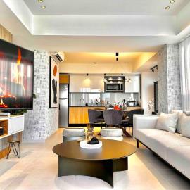 Stylish Upscale Condo, Pool